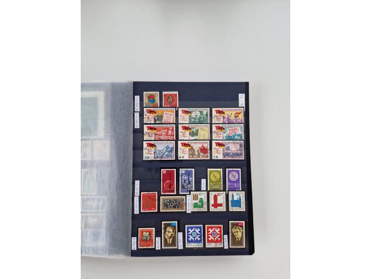 1920/2001, postfrischer, ungebrauchte und gestempelter Bestand in 8 großen Kartons, dabei Sammlungen Bund mit Posthorn, Berli