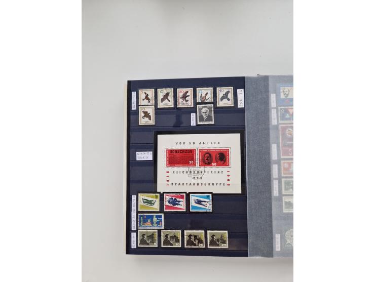 1920/2001, postfrischer, ungebrauchte und gestempelter Bestand in 8 großen Kartons, dabei Sammlungen Bund mit Posthorn, Berli