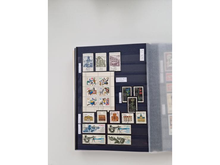 1920/2001, postfrischer, ungebrauchte und gestempelter Bestand in 8 großen Kartons, dabei Sammlungen Bund mit Posthorn, Berli