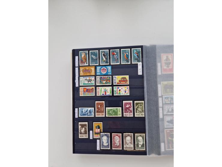 1920/2001, postfrischer, ungebrauchte und gestempelter Bestand in 8 großen Kartons, dabei Sammlungen Bund mit Posthorn, Berli