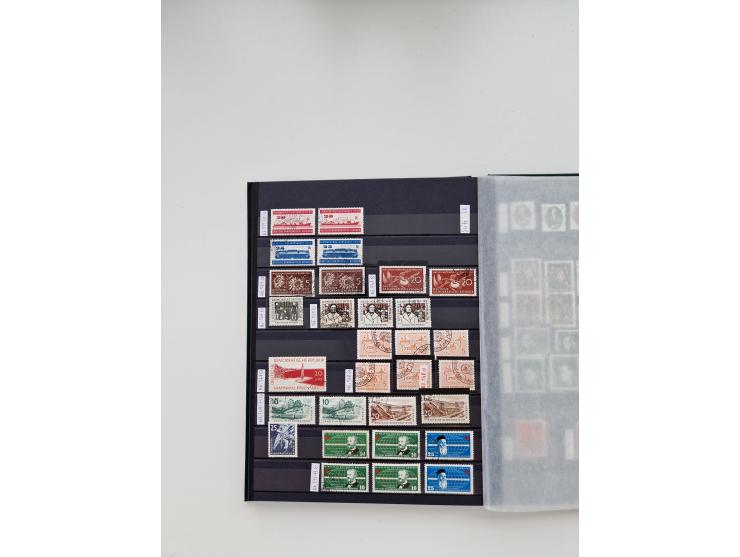 1920/2001, postfrischer, ungebrauchte und gestempelter Bestand in 8 großen Kartons, dabei Sammlungen Bund mit Posthorn, Berli