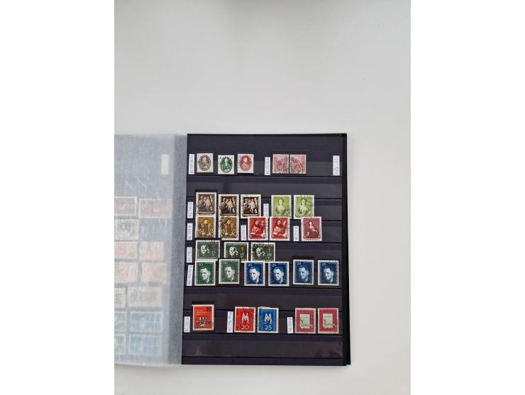 1920/2001, postfrischer, ungebrauchte und gestempelter Bestand in 8 großen Kartons, dabei Sammlungen Bund mit Posthorn, Berli