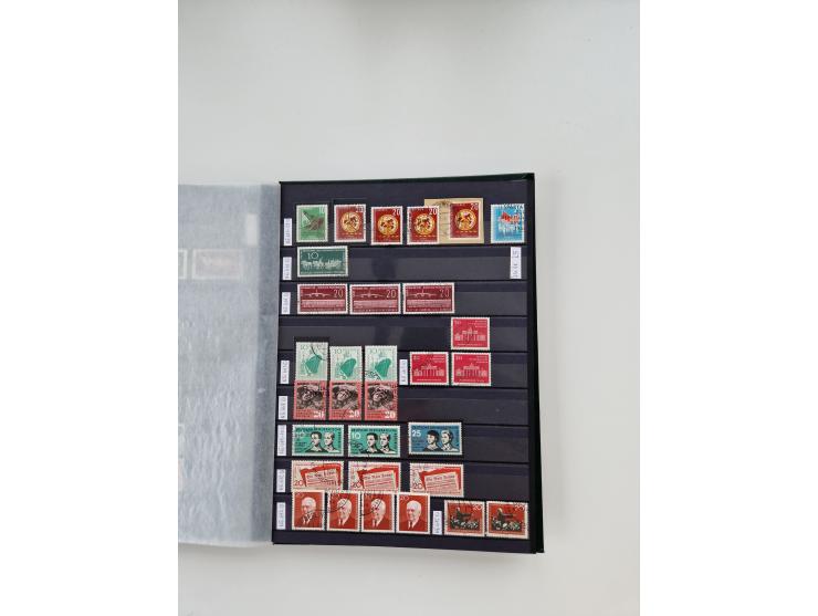 1920/2001, postfrischer, ungebrauchte und gestempelter Bestand in 8 großen Kartons, dabei Sammlungen Bund mit Posthorn, Berli