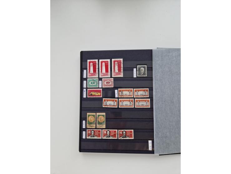 1920/2001, postfrischer, ungebrauchte und gestempelter Bestand in 8 großen Kartons, dabei Sammlungen Bund mit Posthorn, Berli