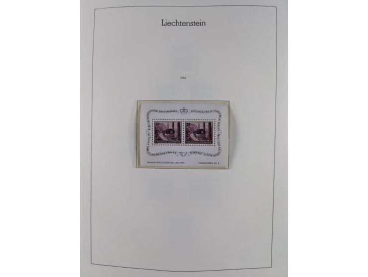 1945/97, postfrische und ganz wenig ungebrauchte Sammlungen, in den Hauptnummern komplett