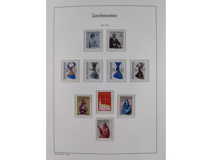 1945/97, postfrische und ganz wenig ungebrauchte Sammlungen, in den Hauptnummern komplett