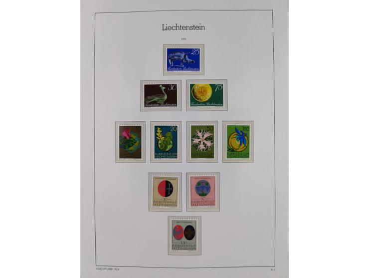 1945/97, postfrische und ganz wenig ungebrauchte Sammlungen, in den Hauptnummern komplett