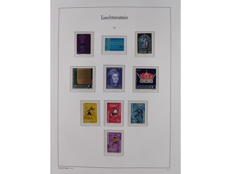 1945/97, postfrische und ganz wenig ungebrauchte Sammlungen, in den Hauptnummern komplett