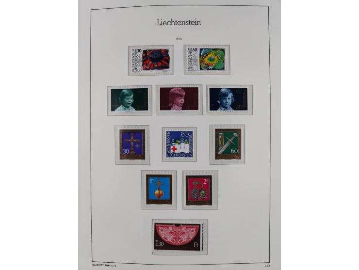 1945/97, postfrische und ganz wenig ungebrauchte Sammlungen, in den Hauptnummern komplett