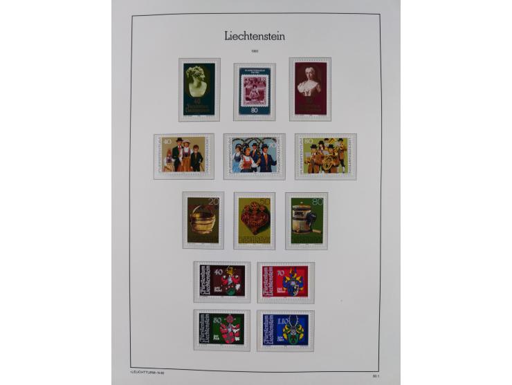 1945/97, postfrische und ganz wenig ungebrauchte Sammlungen, in den Hauptnummern komplett