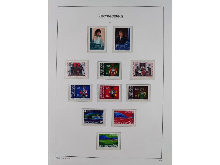 1945/97, postfrische und ganz wenig ungebrauchte Sammlungen, in den Hauptnummern komplett