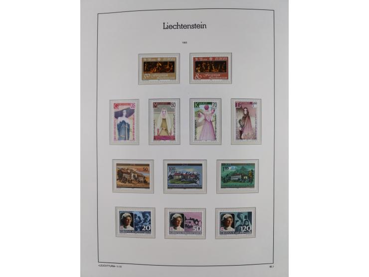 1945/97, postfrische und ganz wenig ungebrauchte Sammlungen, in den Hauptnummern komplett