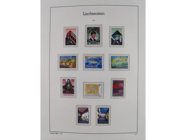 1945/97, postfrische und ganz wenig ungebrauchte Sammlungen, in den Hauptnummern komplett