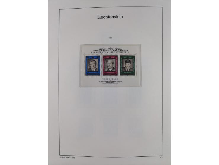 1945/97, postfrische und ganz wenig ungebrauchte Sammlungen, in den Hauptnummern komplett