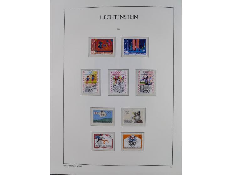 1945/97, postfrische und ganz wenig ungebrauchte Sammlungen, in den Hauptnummern komplett