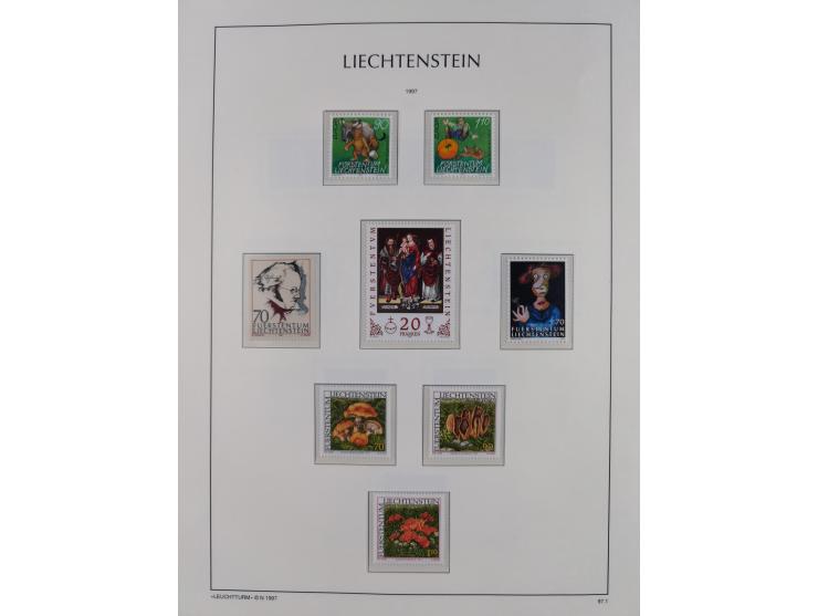 1945/97, postfrische und ganz wenig ungebrauchte Sammlungen, in den Hauptnummern komplett