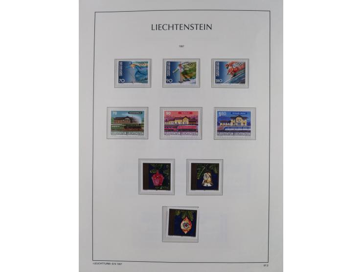 1945/97, postfrische und ganz wenig ungebrauchte Sammlungen, in den Hauptnummern komplett