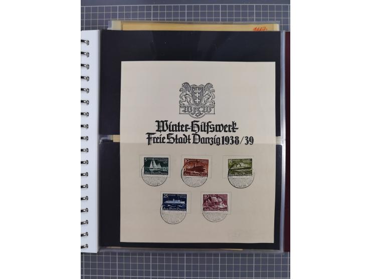 1933/45, Propaganda Album mit 52 Gedenkblättern, mit vielen besseren und großformatigen Stücken, insgesamt gute Erhaltung (4 