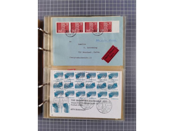 1903/80, &nbsp;Album mit 128 Mehrfachfrankaturen mit mindestens vier Marken, meistens aber mit mehr Marken (48 St. Ausland) d