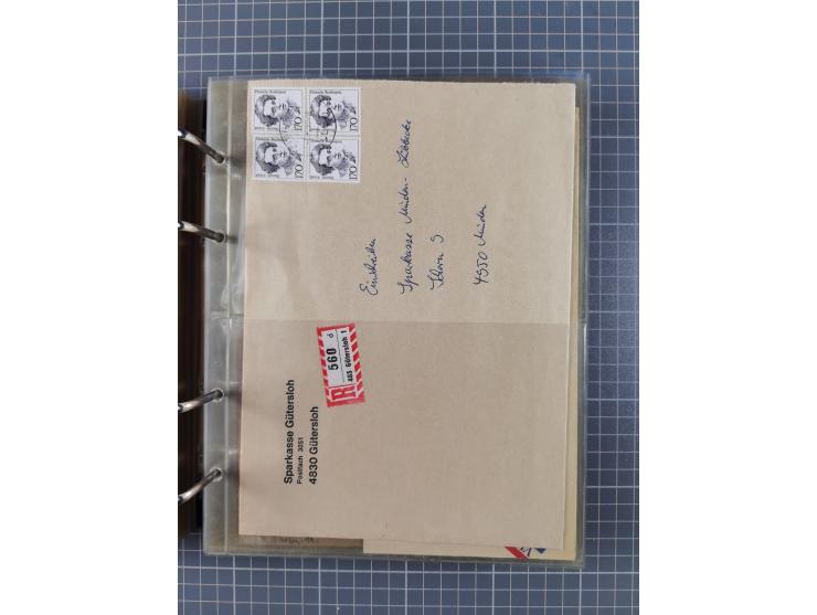 1903/80, &nbsp;Album mit 128 Mehrfachfrankaturen mit mindestens vier Marken, meistens aber mit mehr Marken (48 St. Ausland) d