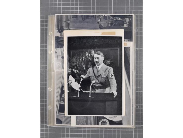 1933/45, Propaganda, 2 Alben mit 310 Belegen, alle zum Thema: A. Hitler, das Gesicht des Hauptkriegsverbrechers-verantwortlic