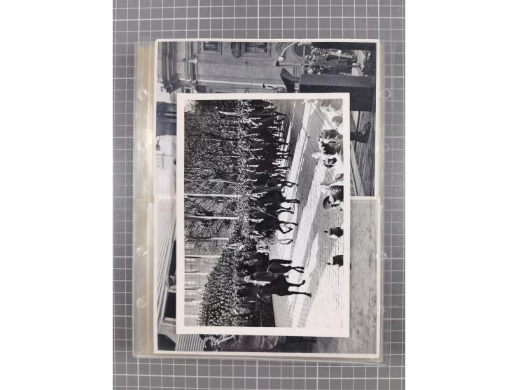 1933/45, Propaganda, 2 Alben mit 310 Belegen, alle zum Thema: A. Hitler, das Gesicht des Hauptkriegsverbrechers-verantwortlic