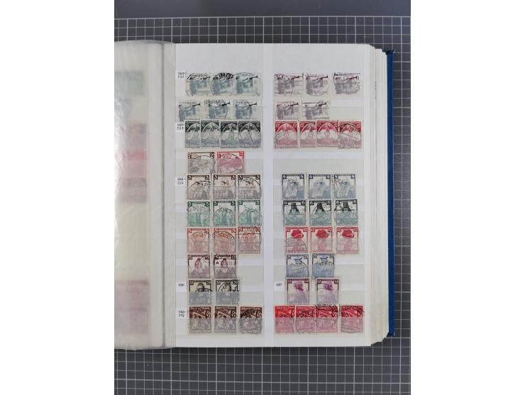 1872/1945, gestempelte Sammlung inkl. Dienstmarken und vieler Doubletten, Farben und Besonderheiten. Dabei netter Teil Brusts