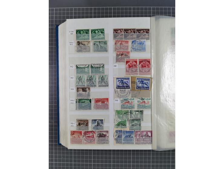 1872/1945, gestempelte Sammlung inkl. Dienstmarken und vieler Doubletten, Farben und Besonderheiten. Dabei netter Teil Brusts