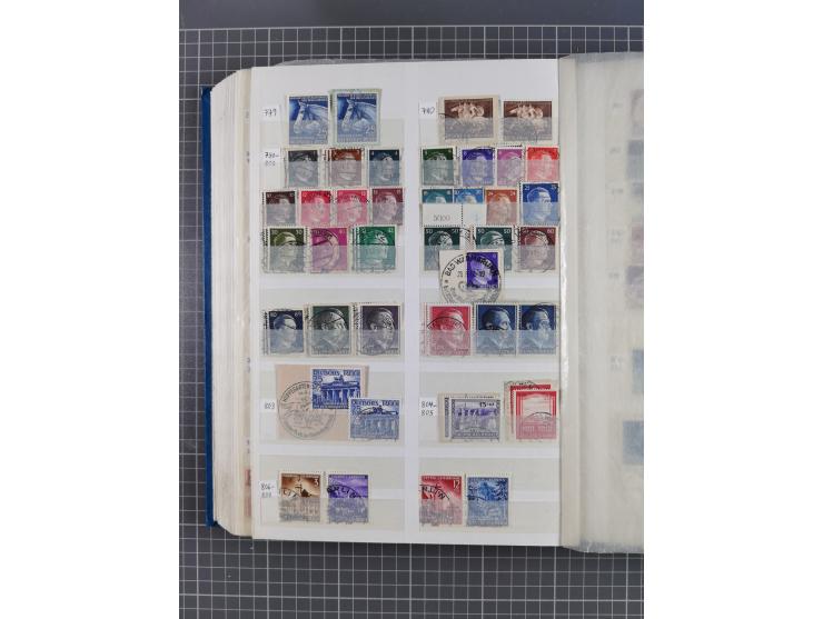 1872/1945, gestempelte Sammlung inkl. Dienstmarken und vieler Doubletten, Farben und Besonderheiten. Dabei netter Teil Brusts