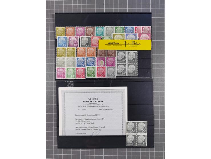 1954/60, Heuß, meist postfrische Lagerpartie, dabei etwa 13 kpl. Sätze und vier 4er-Blocks 50 Pfg., teils signiert, 3 Atteste