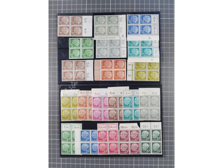 1954/60, Heuß, meist postfrische Lagerpartie, dabei etwa 13 kpl. Sätze und vier 4er-Blocks 50 Pfg., teils signiert, 3 Atteste