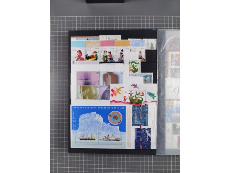 1940/2014(ca.), vorwiegend postfrische Sammlungen, dabei Französische Zone inkl. Mi.-Nr. 46II postfrisch, Bizone Mi.-Nr. 52-6