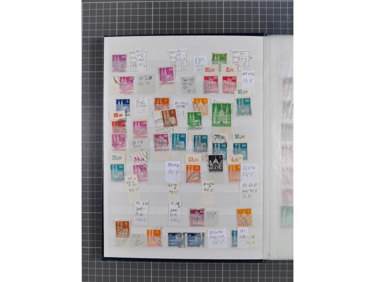 1948, meist postfrischer und gestempelter Bestand “Band/Netz” und “Bauten” mit u.a. Viererblocks, Marken mit Rändern, Bogenec