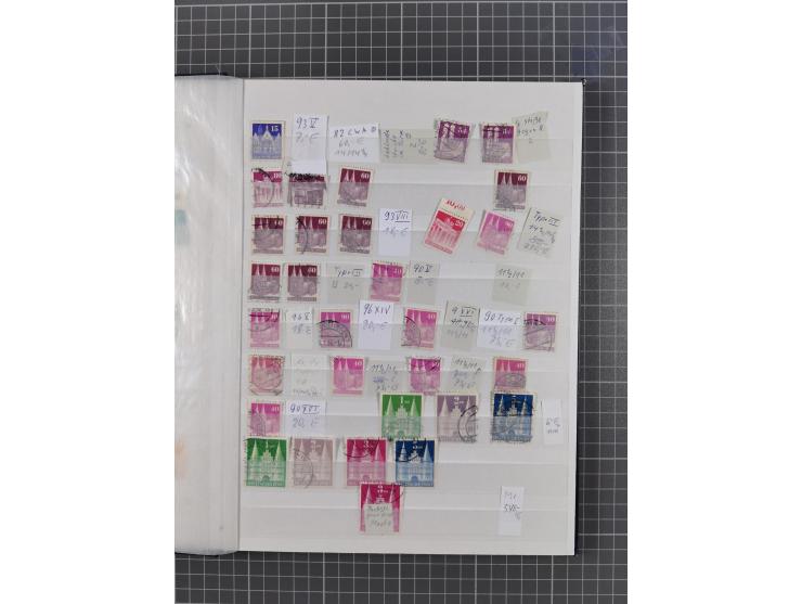 1948, meist postfrischer und gestempelter Bestand “Band/Netz” und “Bauten” mit u.a. Viererblocks, Marken mit Rändern, Bogenec