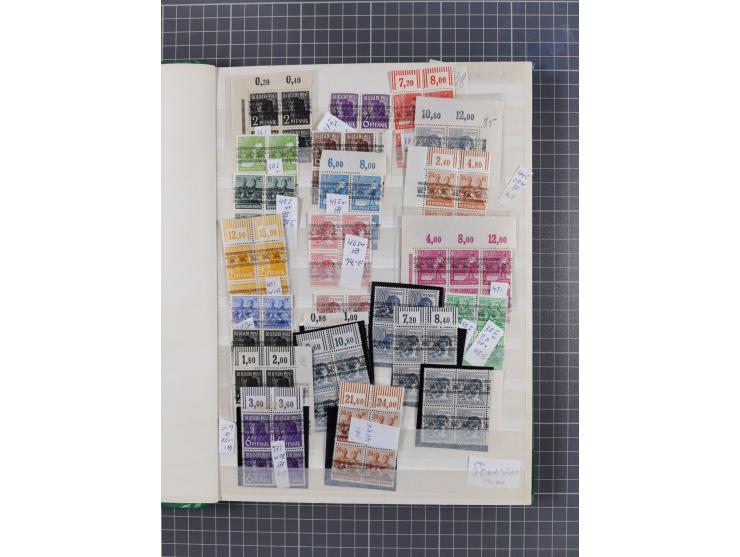 1948, meist postfrischer und gestempelter Bestand “Band/Netz” und “Bauten” mit u.a. Viererblocks, Marken mit Rändern, Bogenec