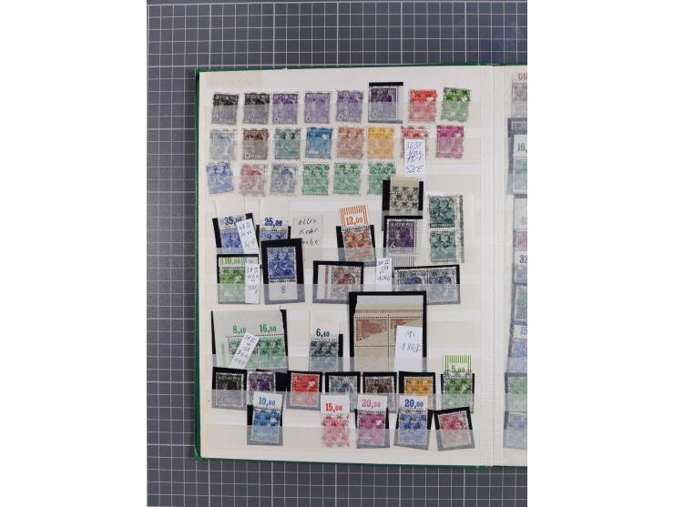 1948, meist postfrischer und gestempelter Bestand “Band/Netz” und “Bauten” mit u.a. Viererblocks, Marken mit Rändern, Bogenec