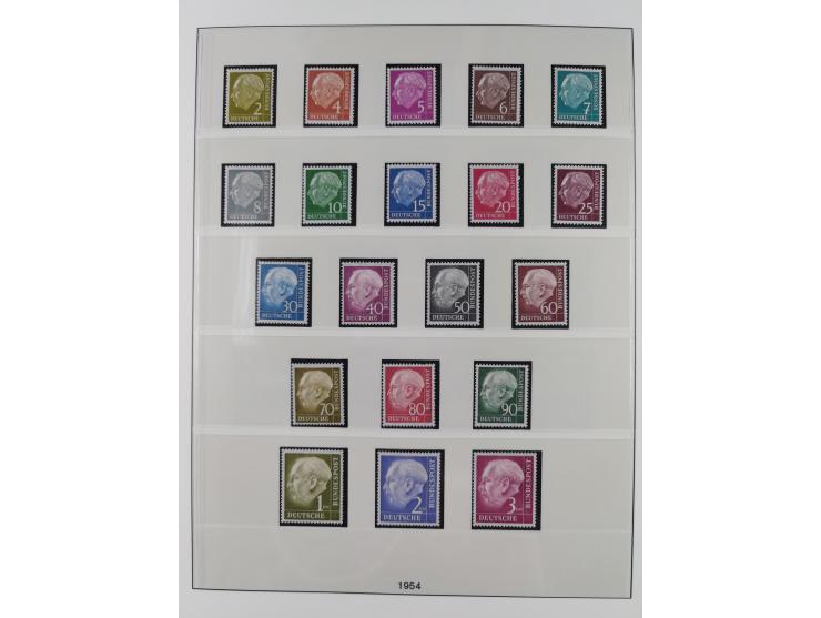 1945/90, ungebrauchte und postfrische Sammlung, oftmals komplett, dabei Bund/Berlin und DDR, DDR mit guten Dienstmarken inkl.