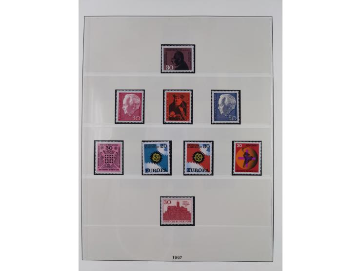 1945/90, ungebrauchte und postfrische Sammlung, oftmals komplett, dabei Bund/Berlin und DDR, DDR mit guten Dienstmarken inkl.