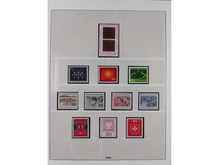 1945/90, ungebrauchte und postfrische Sammlung, oftmals komplett, dabei Bund/Berlin und DDR, DDR mit guten Dienstmarken inkl.