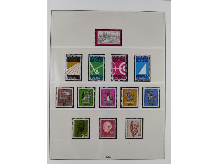 1945/90, ungebrauchte und postfrische Sammlung, oftmals komplett, dabei Bund/Berlin und DDR, DDR mit guten Dienstmarken inkl.