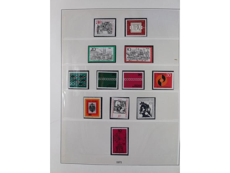 1945/90, ungebrauchte und postfrische Sammlung, oftmals komplett, dabei Bund/Berlin und DDR, DDR mit guten Dienstmarken inkl.