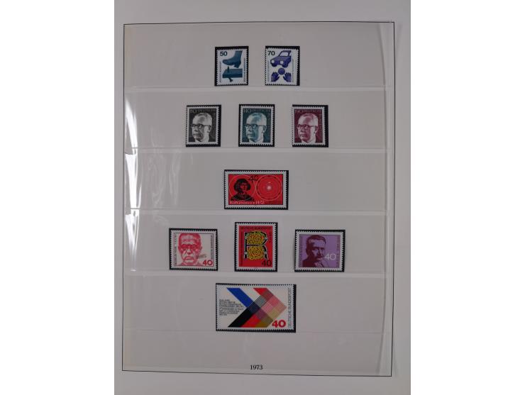 1945/90, ungebrauchte und postfrische Sammlung, oftmals komplett, dabei Bund/Berlin und DDR, DDR mit guten Dienstmarken inkl.