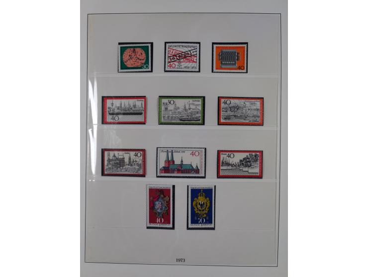 1945/90, ungebrauchte und postfrische Sammlung, oftmals komplett, dabei Bund/Berlin und DDR, DDR mit guten Dienstmarken inkl.