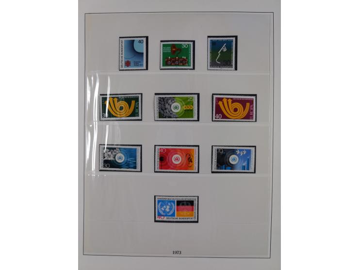 1945/90, ungebrauchte und postfrische Sammlung, oftmals komplett, dabei Bund/Berlin und DDR, DDR mit guten Dienstmarken inkl.