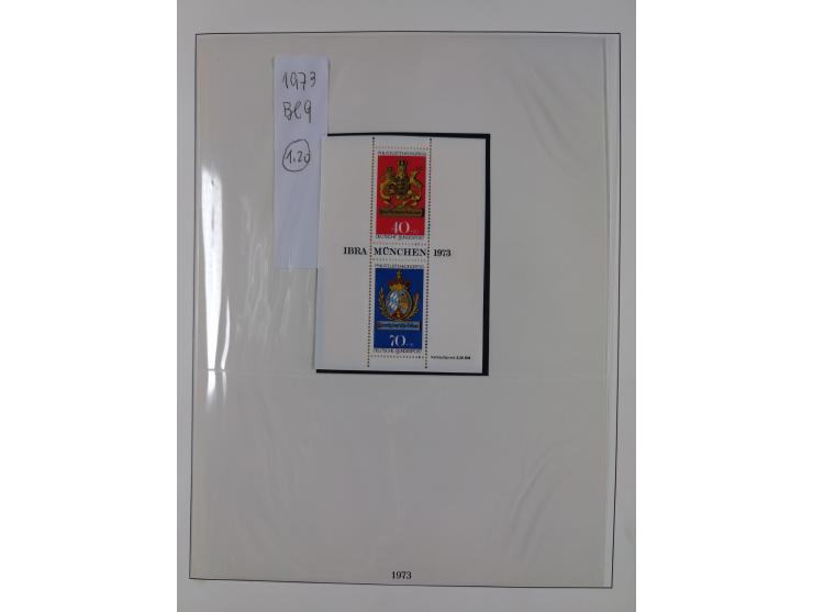 1945/90, ungebrauchte und postfrische Sammlung, oftmals komplett, dabei Bund/Berlin und DDR, DDR mit guten Dienstmarken inkl.