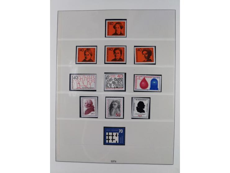 1945/90, ungebrauchte und postfrische Sammlung, oftmals komplett, dabei Bund/Berlin und DDR, DDR mit guten Dienstmarken inkl.