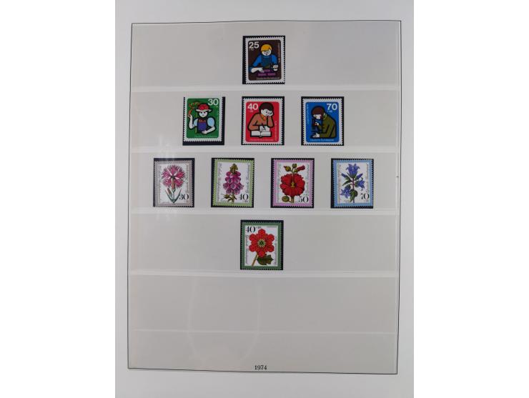 1945/90, ungebrauchte und postfrische Sammlung, oftmals komplett, dabei Bund/Berlin und DDR, DDR mit guten Dienstmarken inkl.