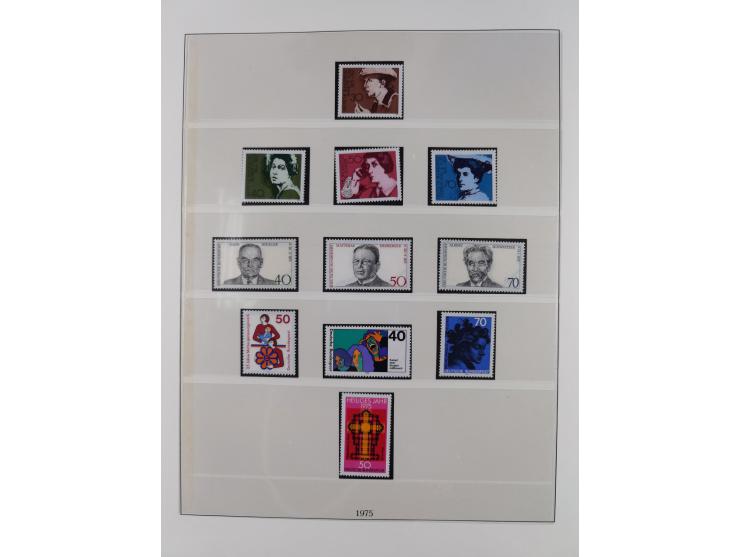 1945/90, ungebrauchte und postfrische Sammlung, oftmals komplett, dabei Bund/Berlin und DDR, DDR mit guten Dienstmarken inkl.