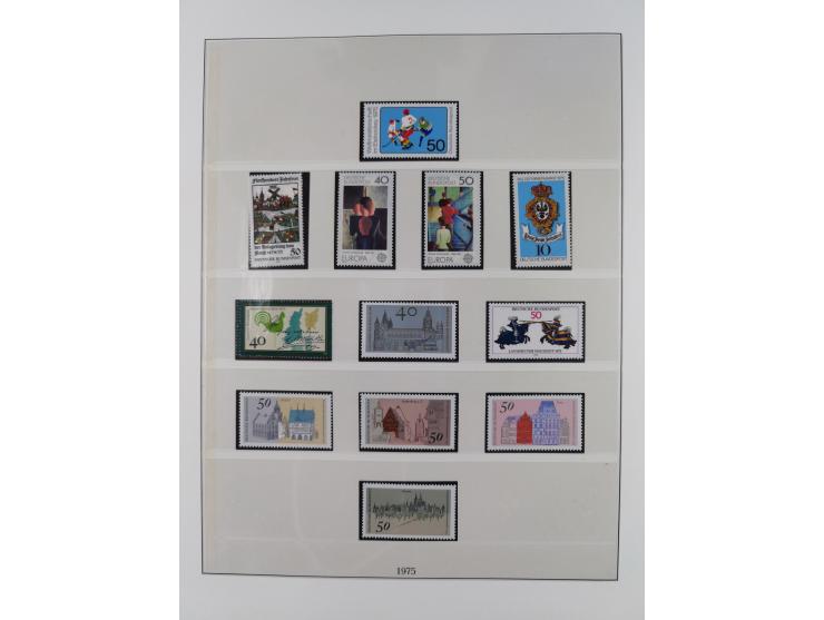 1945/90, ungebrauchte und postfrische Sammlung, oftmals komplett, dabei Bund/Berlin und DDR, DDR mit guten Dienstmarken inkl.