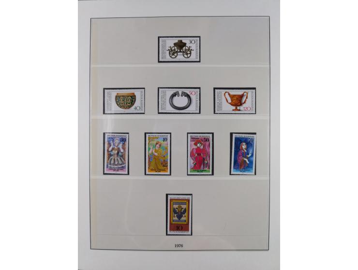 1945/90, ungebrauchte und postfrische Sammlung, oftmals komplett, dabei Bund/Berlin und DDR, DDR mit guten Dienstmarken inkl.